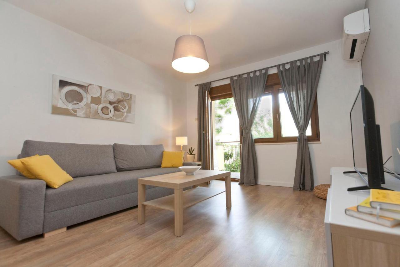 Rr Apartment Pula Luaran gambar