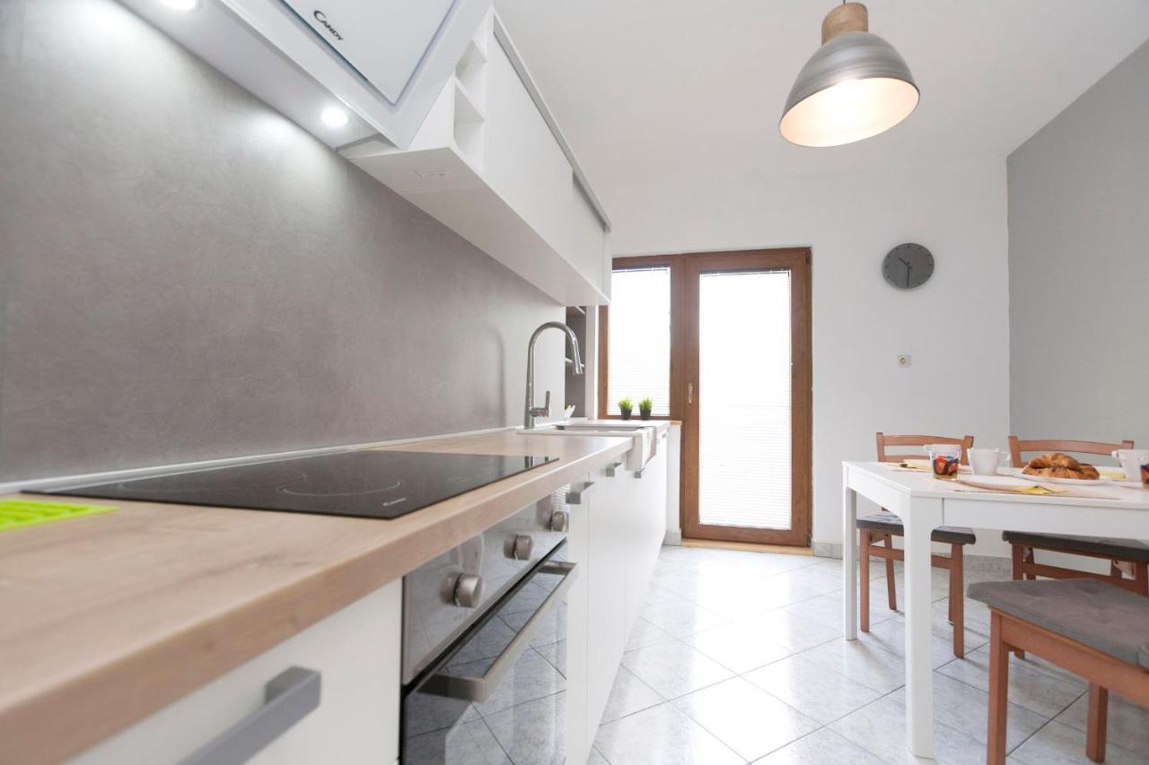 Rr Apartment Pula Luaran gambar